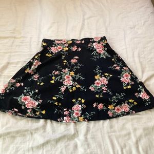 Old Navy size small black floral short skirt